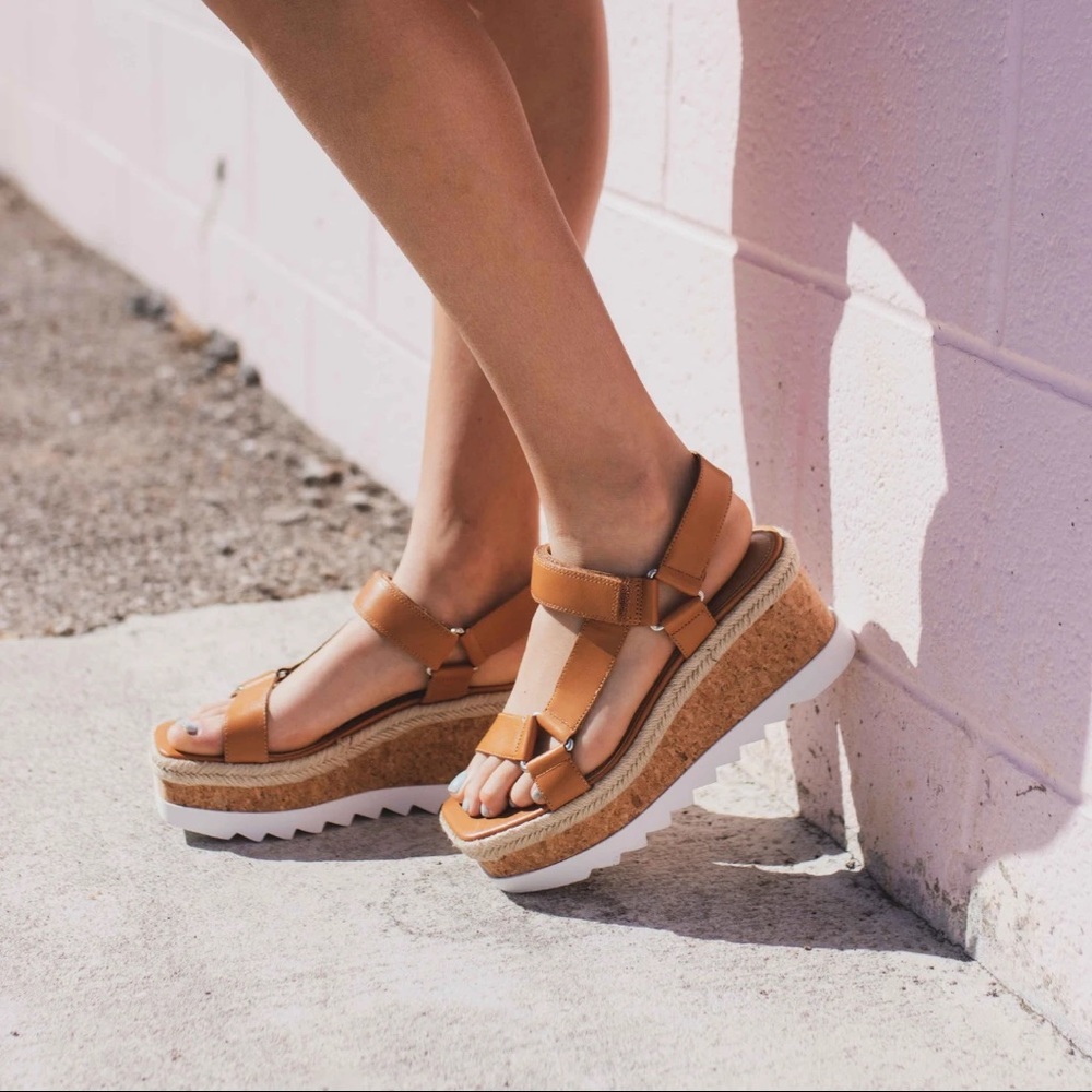 Marc Fisher LTD Gylian Platform Sandals